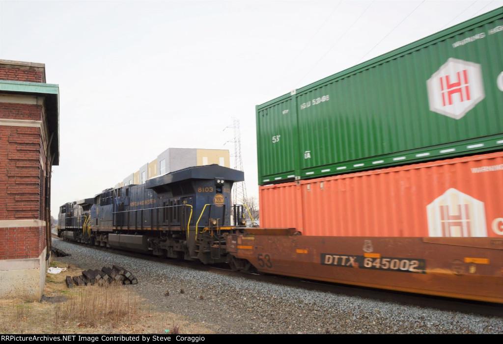 NS 4071, NS 8103 Long Hood to Cab Shot